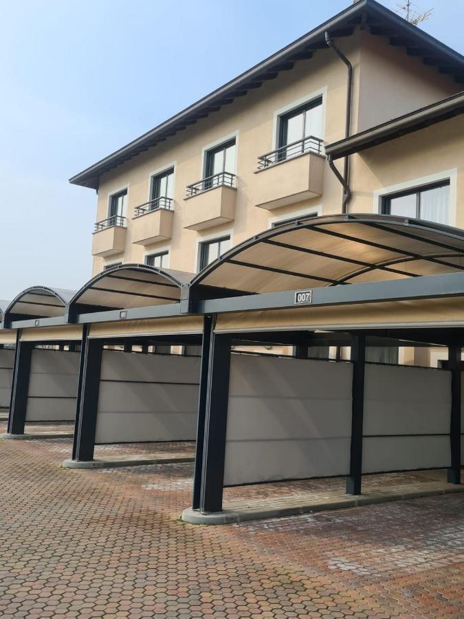 Elysium Hotel Raya Mediglia ภายนอก รูปภาพ