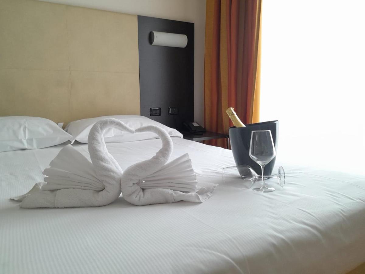 Elysium Hotel Raya Mediglia ภายนอก รูปภาพ