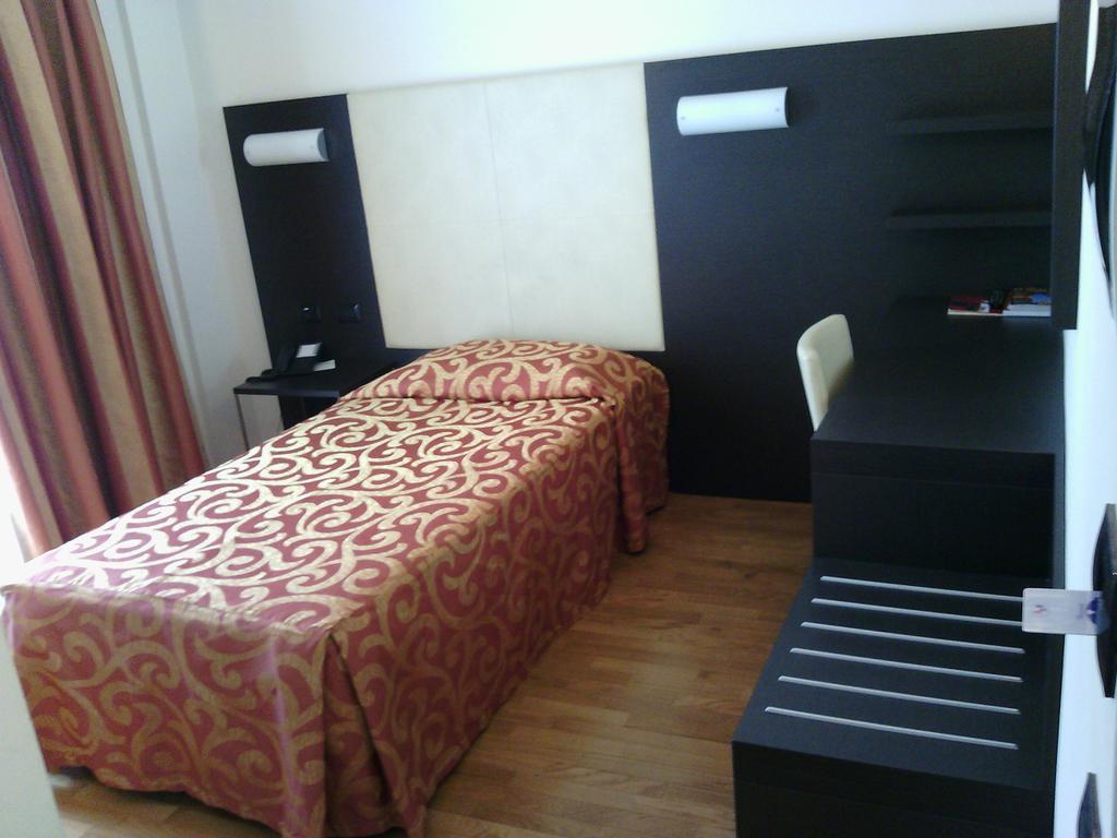 Elysium Hotel Raya Mediglia ภายนอก รูปภาพ