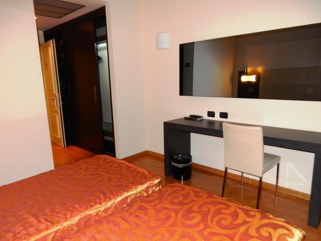 Elysium Hotel Raya Mediglia ภายนอก รูปภาพ