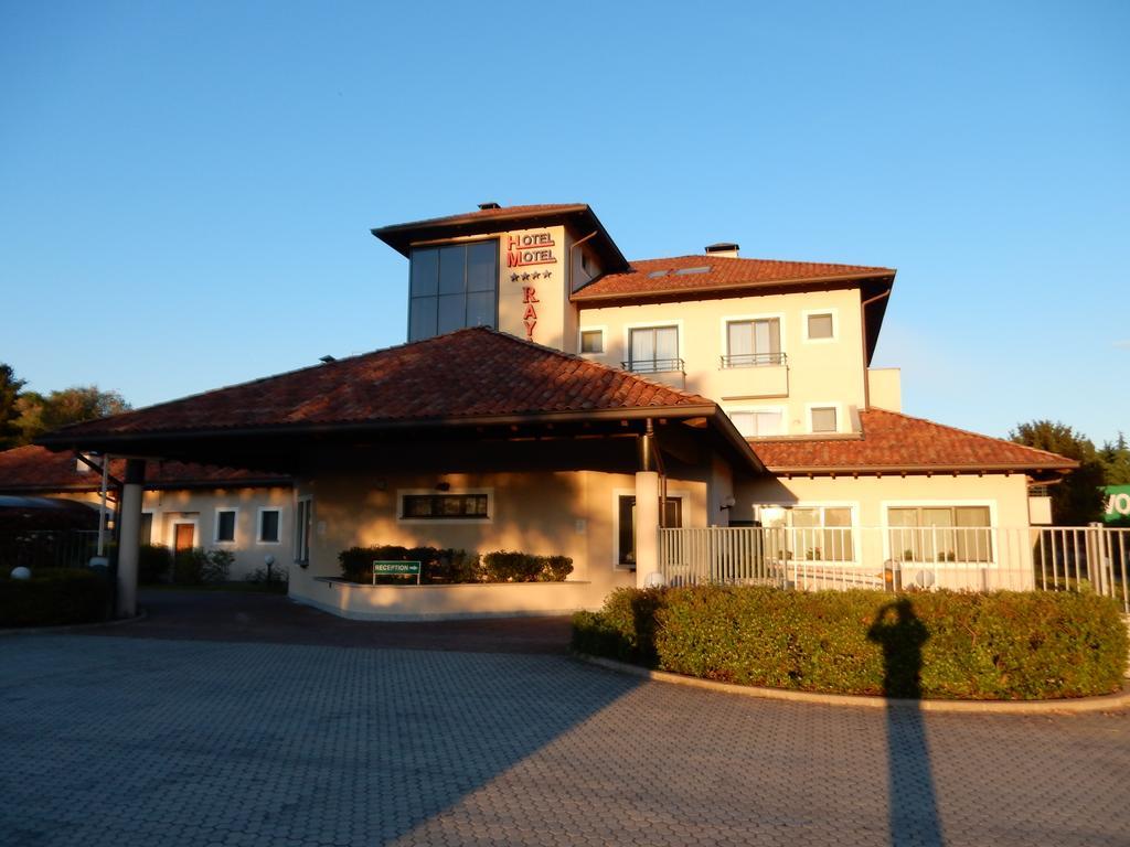 Elysium Hotel Raya Mediglia ภายนอก รูปภาพ