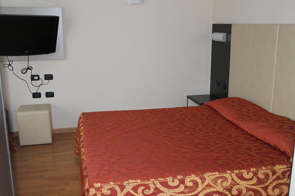Elysium Hotel Raya Mediglia ภายนอก รูปภาพ